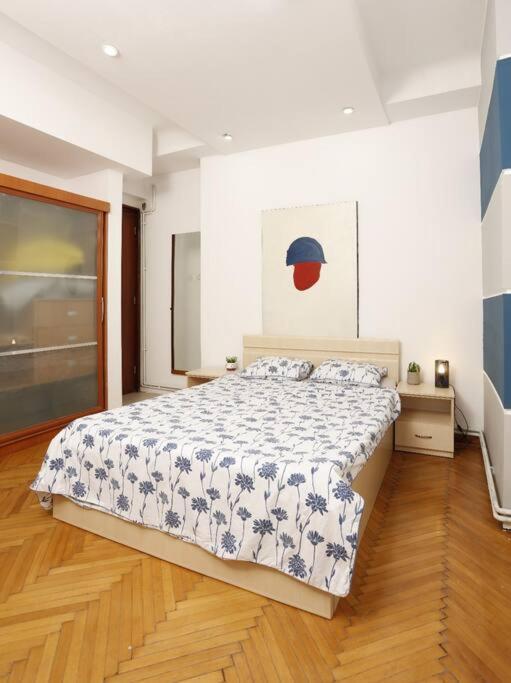 1 Bdrm Apartment In City Center Bucarest Esterno foto