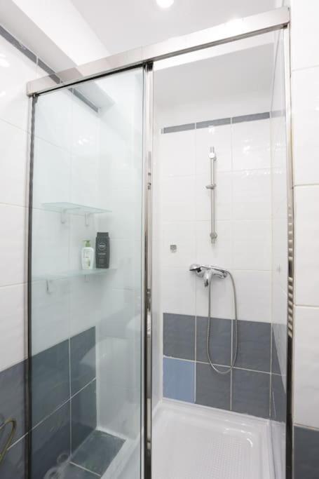 1 Bdrm Apartment In City Center Bucarest Esterno foto