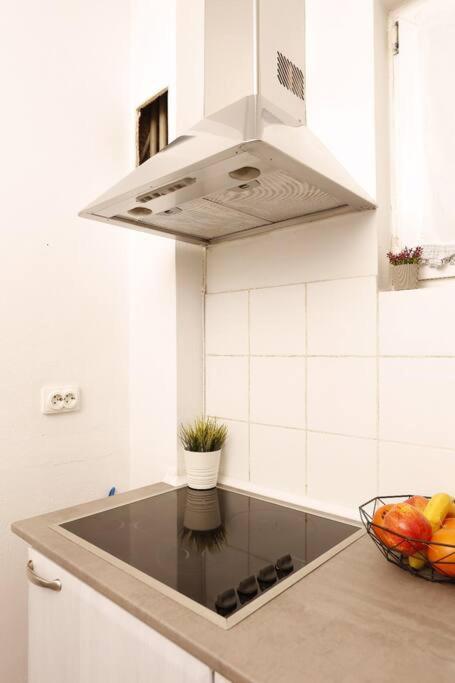 1 Bdrm Apartment In City Center Bucarest Esterno foto