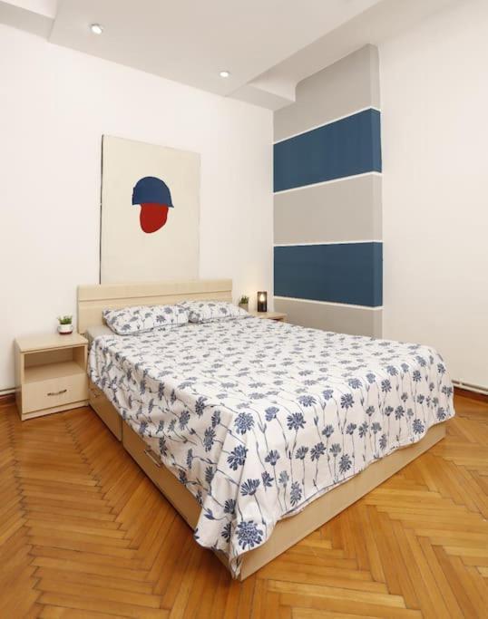 1 Bdrm Apartment In City Center Bucarest Esterno foto